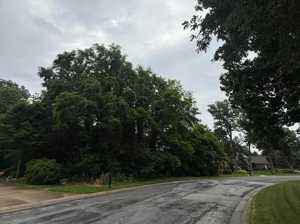 41 Edinburgh St, Valparaiso, IN 46385