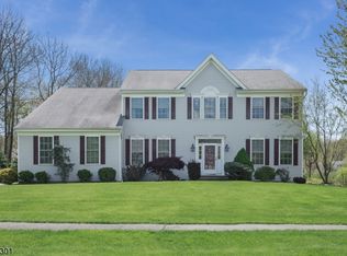 7 Setting Sun Dr, Hackettstown, NJ 07840