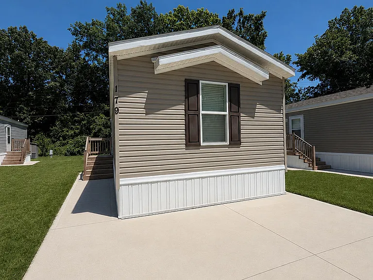 Oak Tree Village — Photo 38