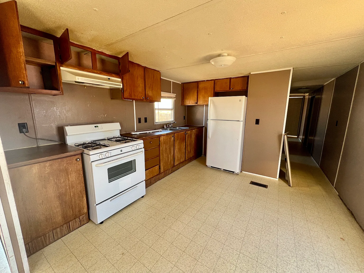 3 bed, 720 sqft, $725 — Photo 4