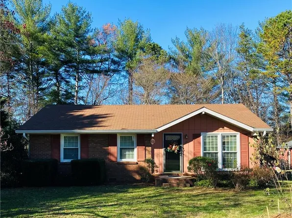 986 Osborne Sunset Dr, North Wilkesboro, NC 28659