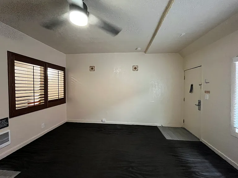 Capitola Venetian Apartments — Photo 17