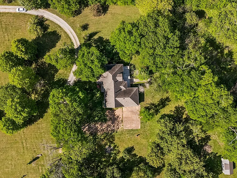 1019 Hilton Ln — Photo 5