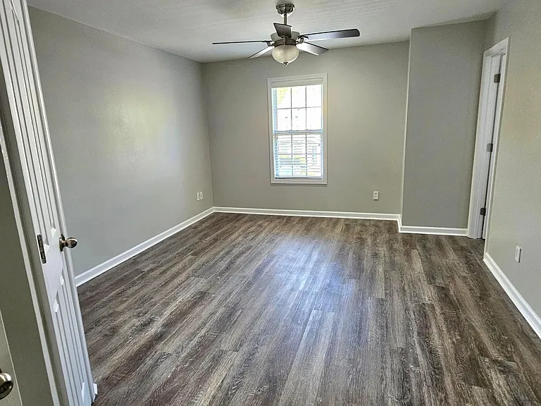 5817 Fox Point Cir — Photo 27