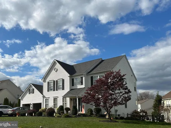 72 Overlook Cir, Garnet Valley, PA 19060