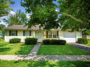 611 S 5th St, Marshall, IL 62441