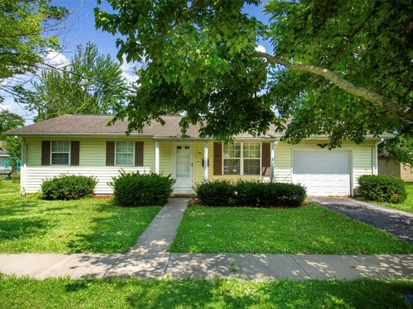 611 S 5th St, Marshall, IL 62441