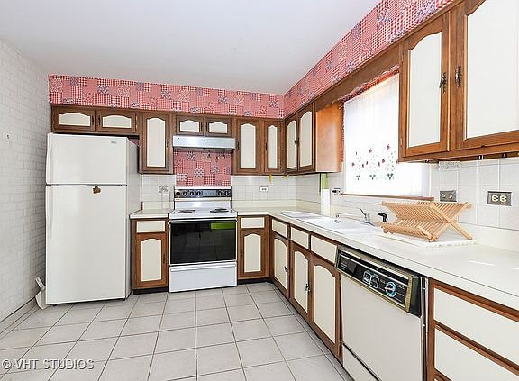 4th image of 9137 Crawford Ave