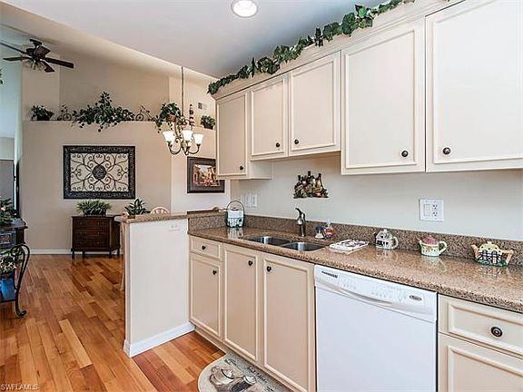 5th image of 590 Windsor Sq APT 201