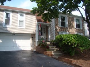936 Burgess Cir, Buffalo Grove, IL 60089