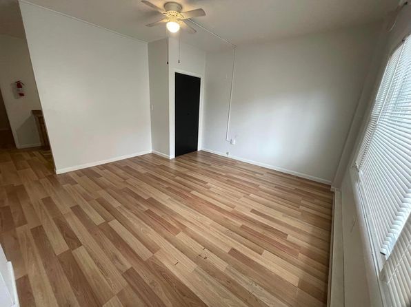 146 W High St APT 8, Womelsdorf, PA 19567