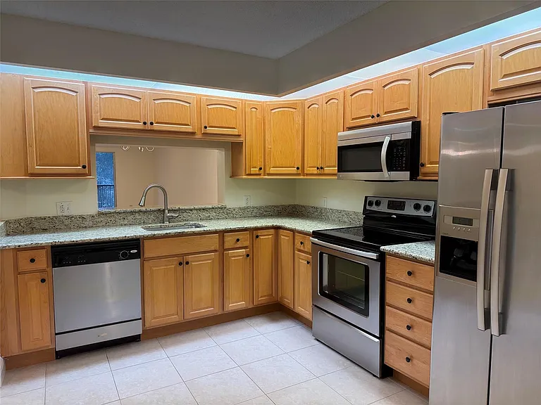 900 SW 142nd Ave #202L — Photo 8