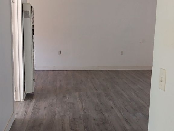 3rd image of 965 Nelson Ave