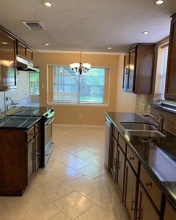 1st image of 6923 Fox Knoll Ln