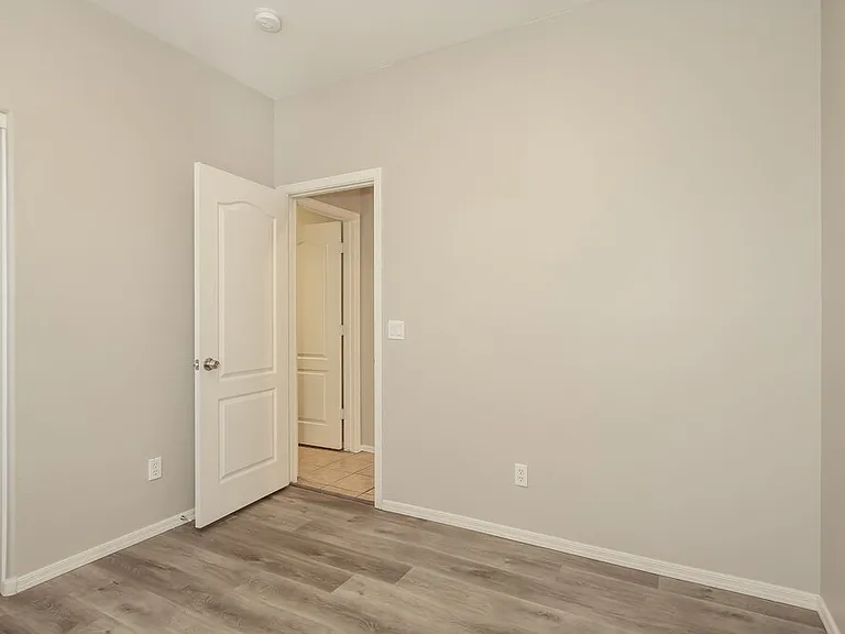 8713 N 58th Ln — Photo 12