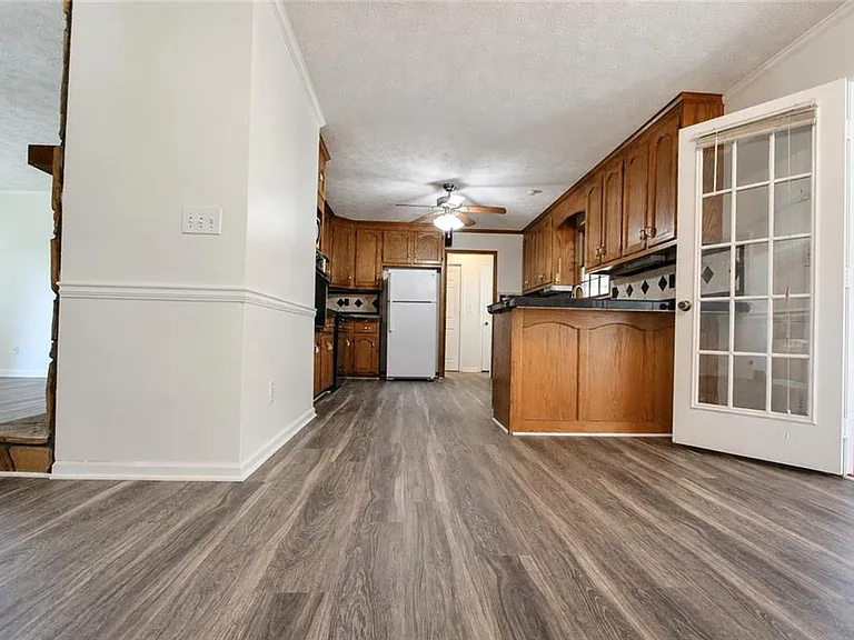 818 Springlake Rd — Photo 8