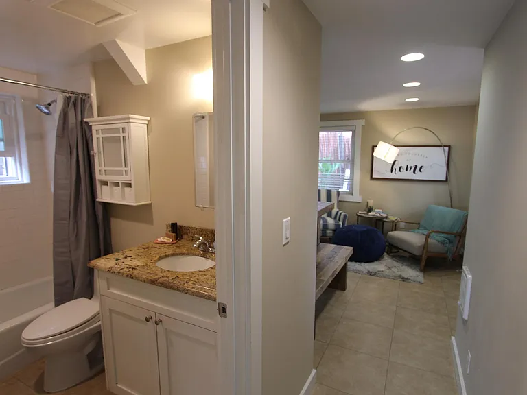 806 Bayview Dr — Photo 5