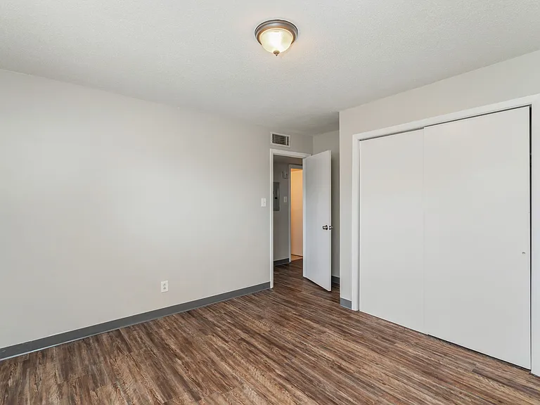 2716 Holbrook Dr #5 — Photo 13