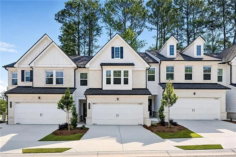 3 bed, 2.5 bath, 1831 sqft, $2,300 — Photo 1