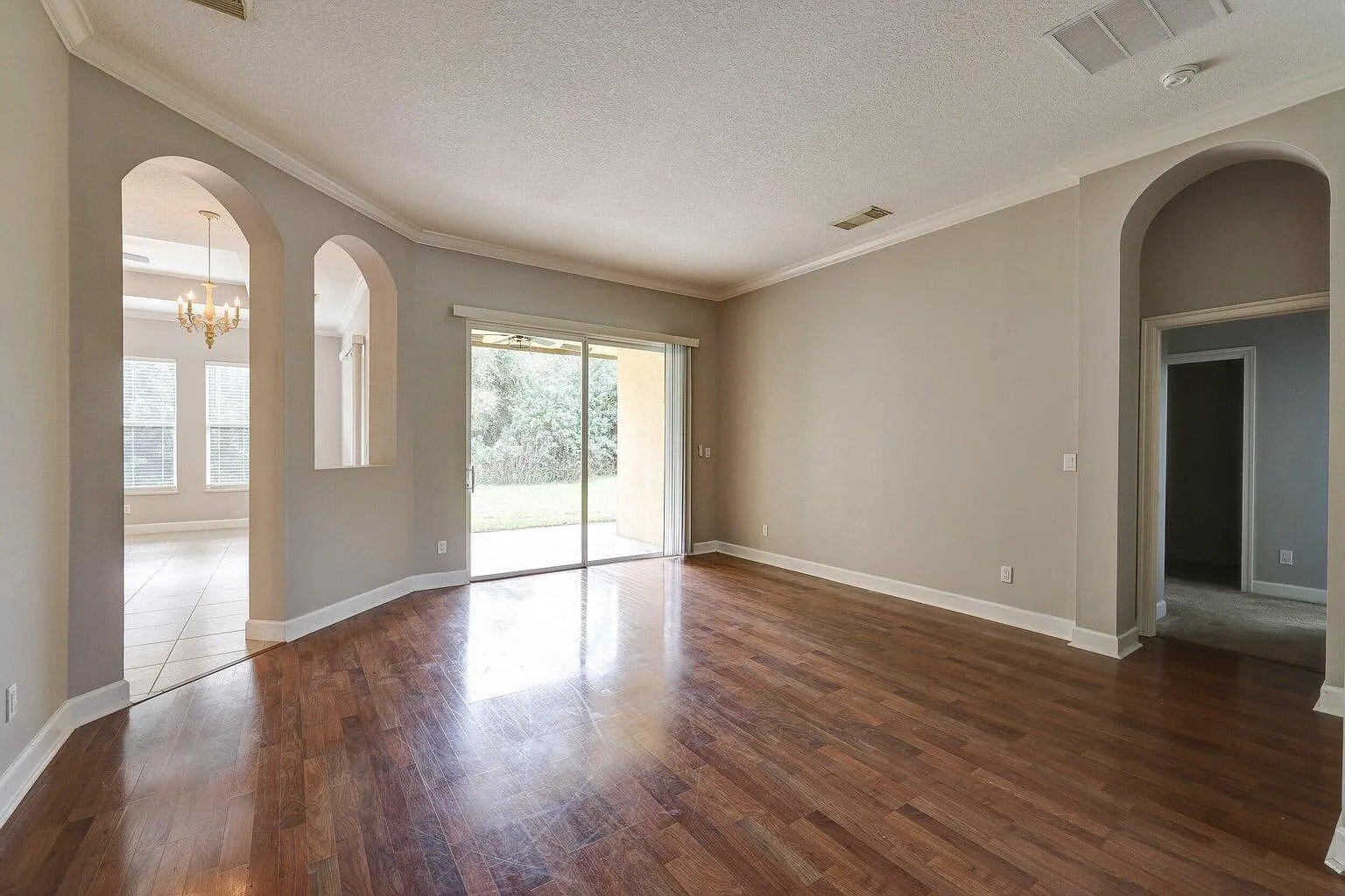3 bed, 2.0 bath, 2388 sqft, $2,750 — Photo 4