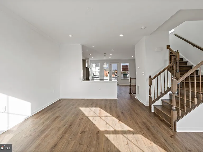 646 Hemsworth Ln — Photo 17