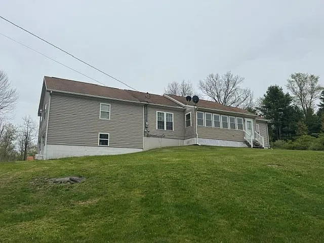 3 bed, 2.0 bath, 1664 sqft, $2,300 — Photo 3