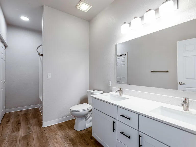 Pavilions at Silver Sage Apartments — Photo 34