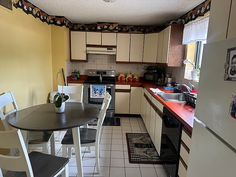 292 Salem St #201 — Photo 4