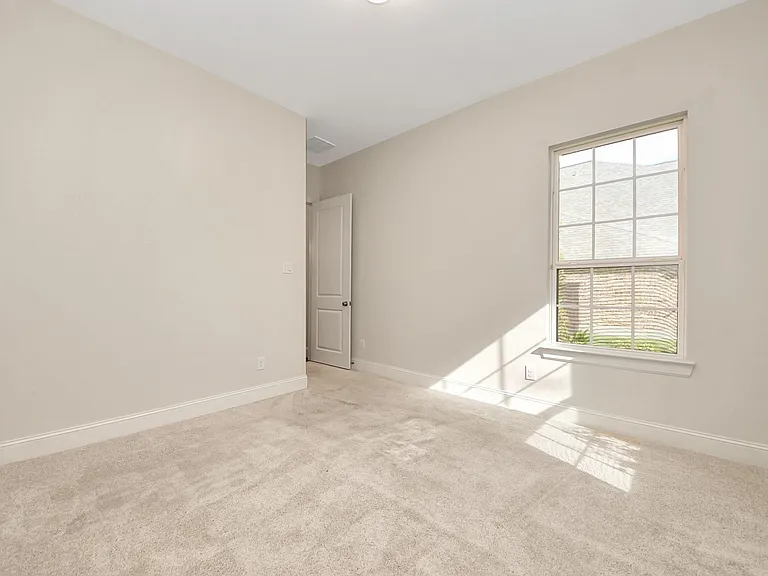 9814 Carver Dr — Photo 15