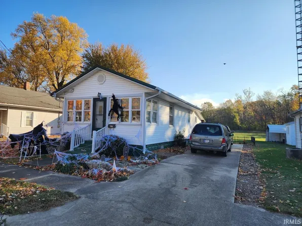 817 N Charles St, Bicknell, IN 47512