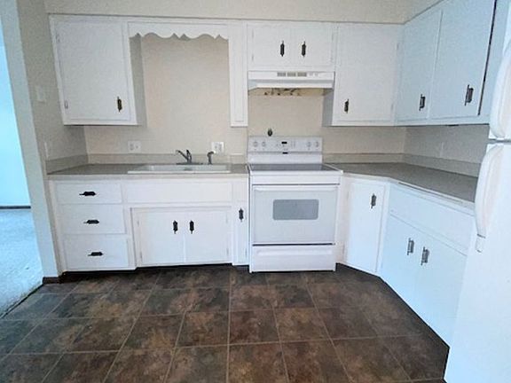 3rd image of 1950 Basten St #6