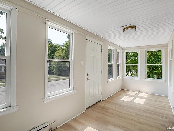 4th image of 44 Orton Ave