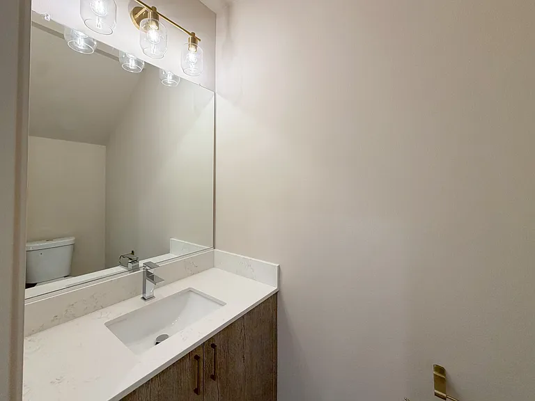 NE 2nd Ct — Photo 10