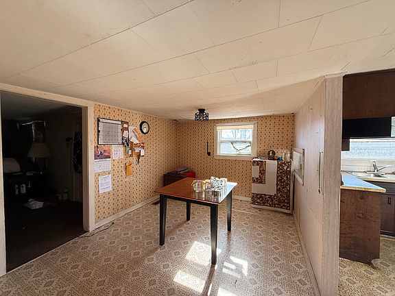 5th image of 928 Waldo Station Road