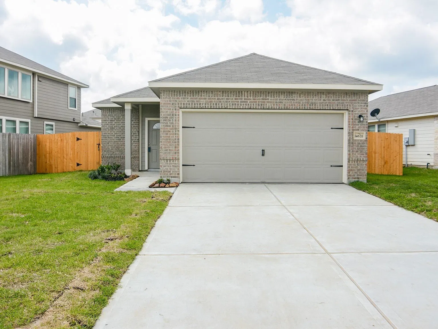 3 bed, 2.0 bath, 1390 sqft, $1,700 — Photo 3