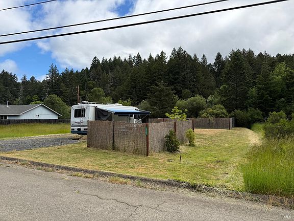 3rd image of 25284 Madrone Drive