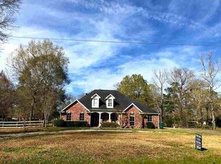516 Lawrence Ln, Sour Lake, TX 77659