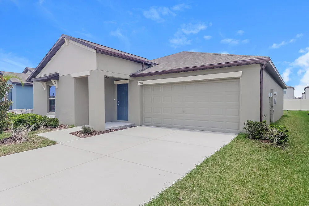 3 bed, 2.0 bath, 1561 sqft, $2,005 — Photo 3