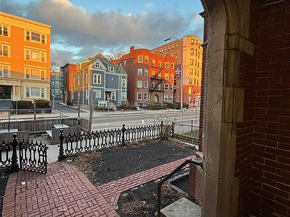 4th image of 900 Massachusetts Ave
