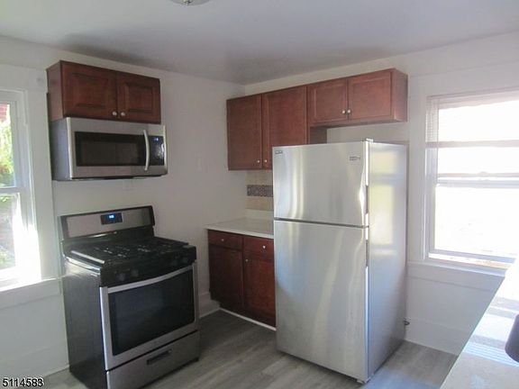 2nd image of 15 Hawthorne Pl Floor 2