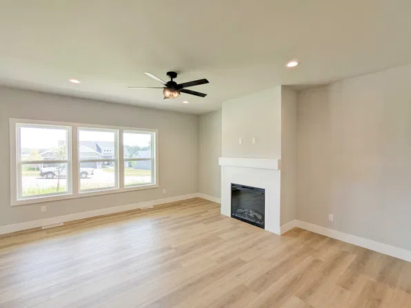 1047 Autumn Blaze Ct, Oregon, WI 53575