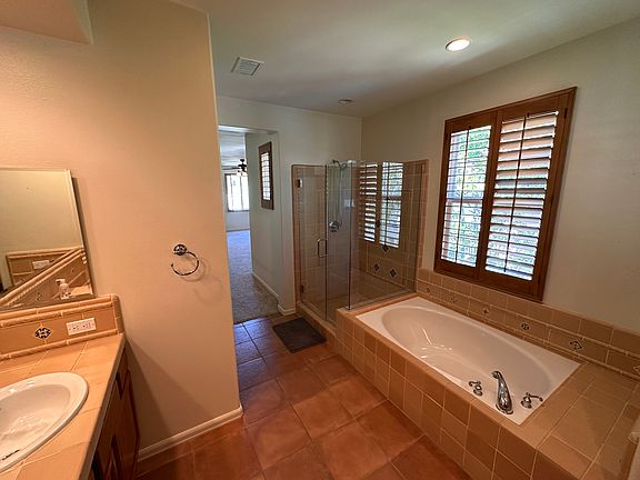 5th image of 26900 Carmelita Dr