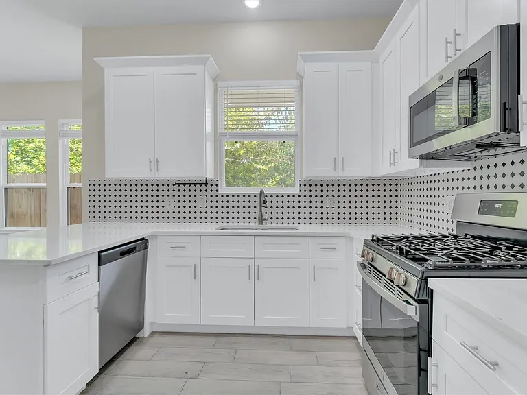8318 Sunnyhill St — Photo 10