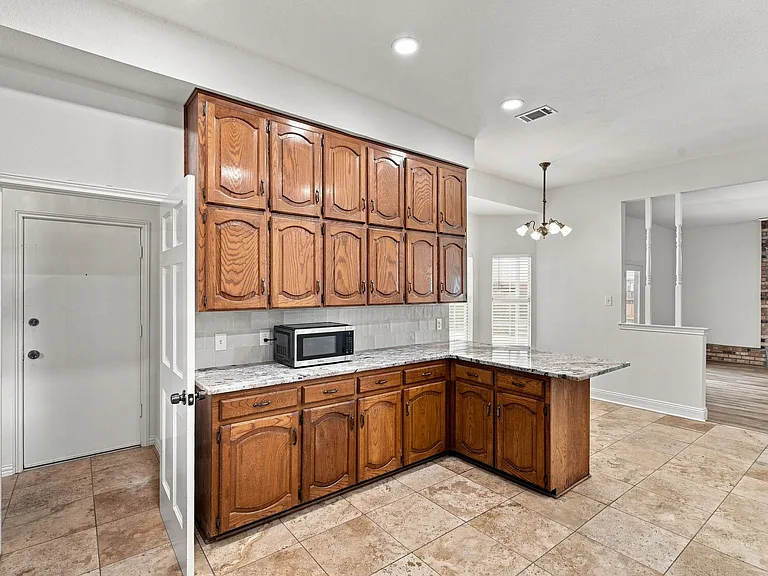 1205 Shannon Ln — Photo 23