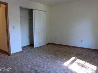 12 Peartree Ln, Glen Carbon, IL 62034