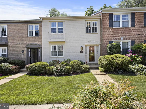 2081 Hopewood Dr, Falls Church, VA 22043