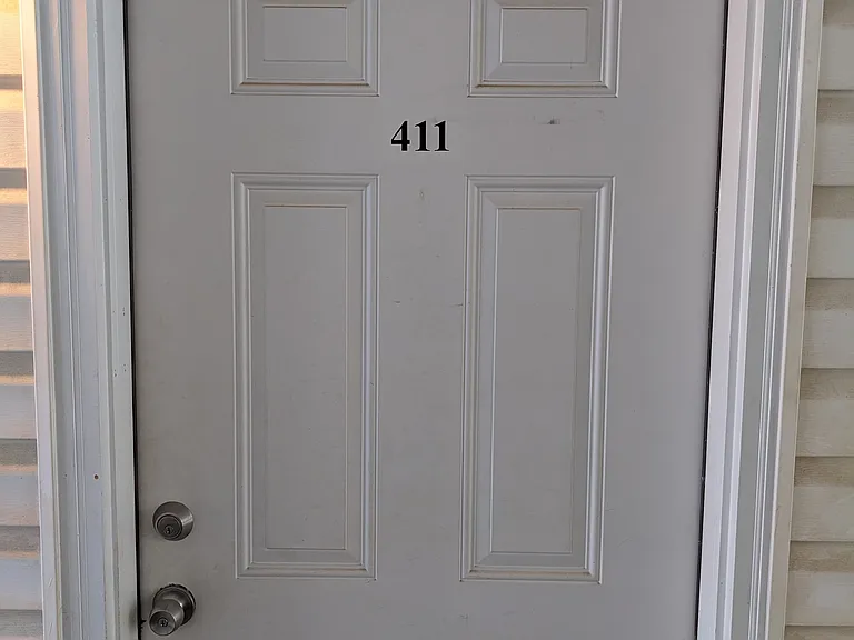 121 N Jackson St #411 — Photo 3