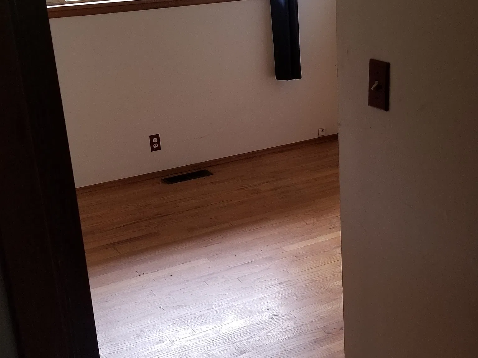 6 bed, 2800 sqft, $900 — Photo 3