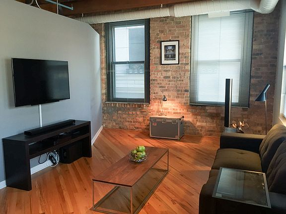 4th image of 225 W Huron St APT 317
