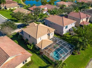 3575 Malagrotta Cir, Cape Coral, FL 33909